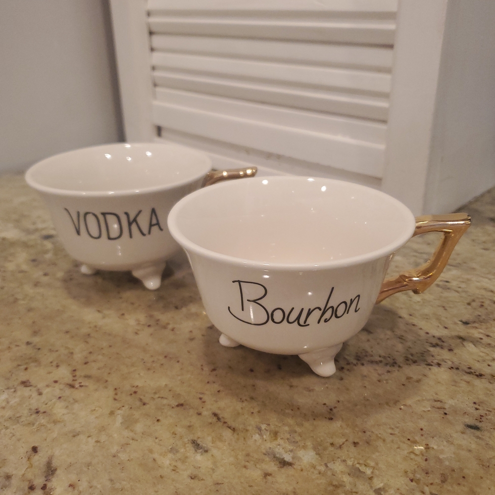 Chic White and Gold Ceramic Mug Set